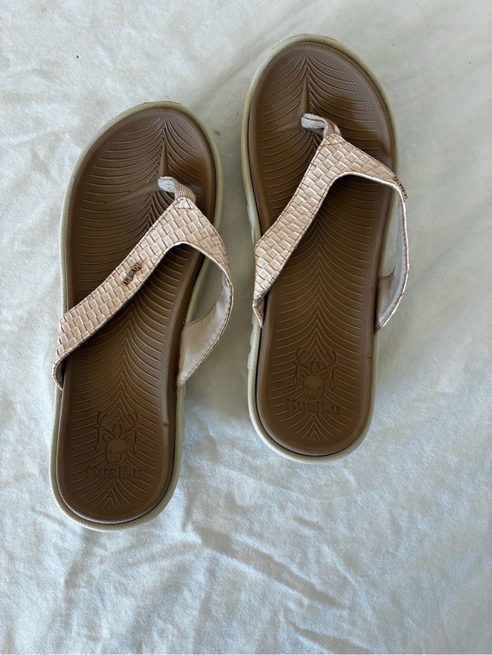 Well worn KuaiLu Women's Arch Support Yoga Mat Flip Flops